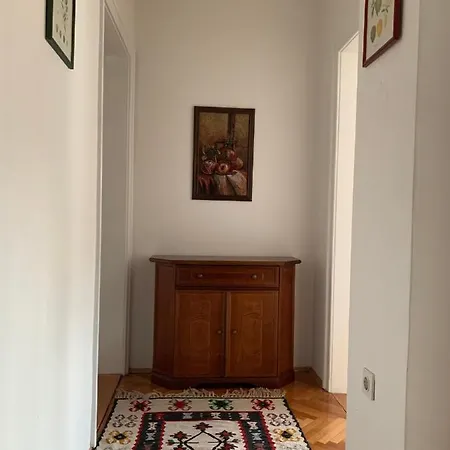 Youth Theatre Apartment Apartment *